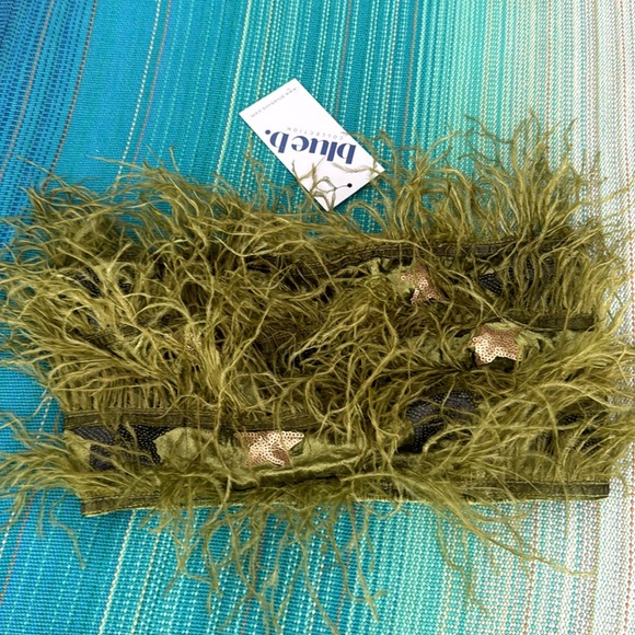 Feather Crop Top with Stretch Bell Pants Set Festive Grinch Christmas Outfit - Picture 4 of 5